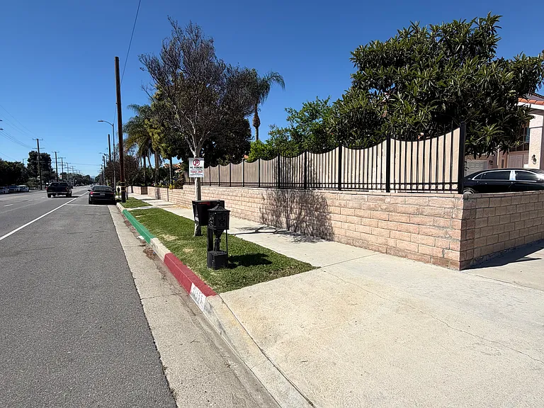 17557 W Saticoy St #17557 — Photo 12