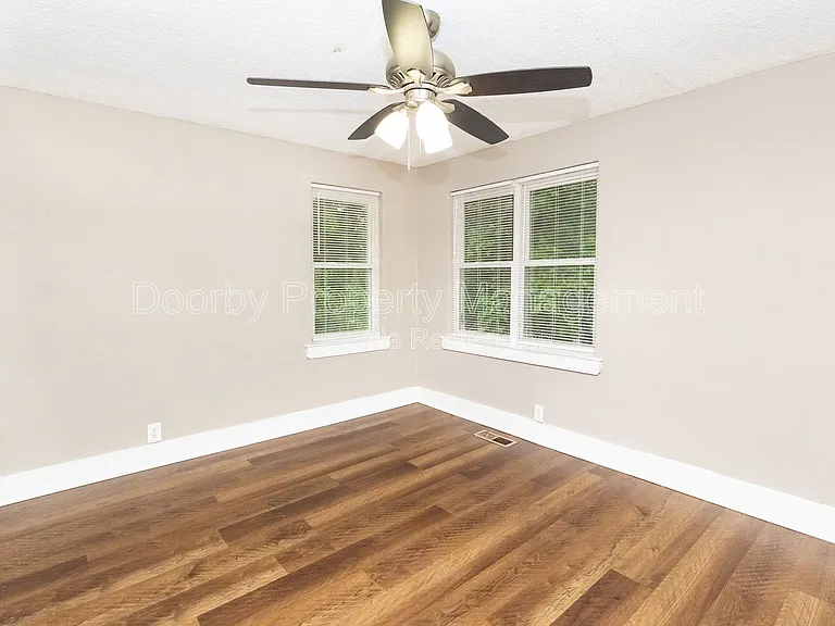 403 Warren St — Photo 11