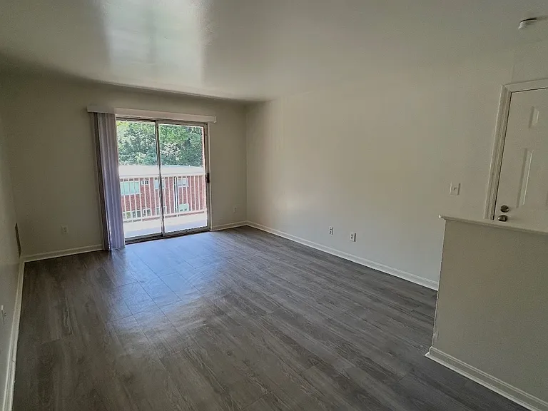 162 Richardson Pl #10 — Photo 1