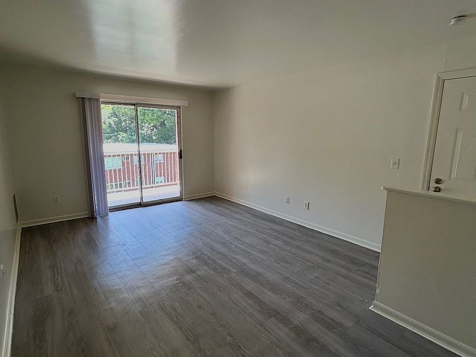 1st image of 162 Richardson Pl #10