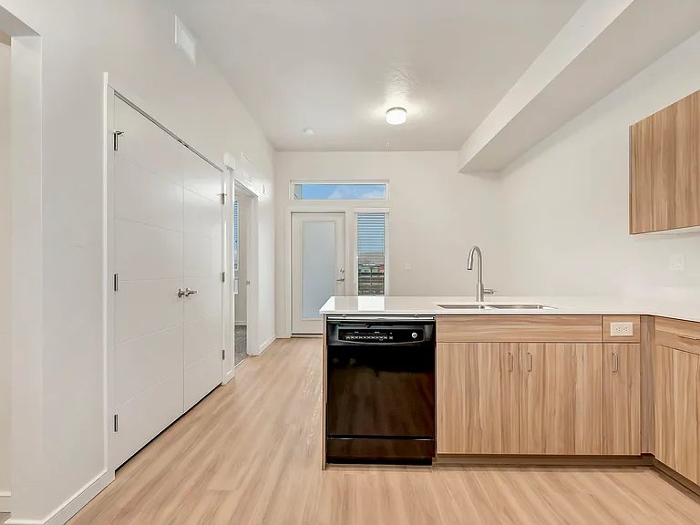 Parkway Apartments — Photo 21