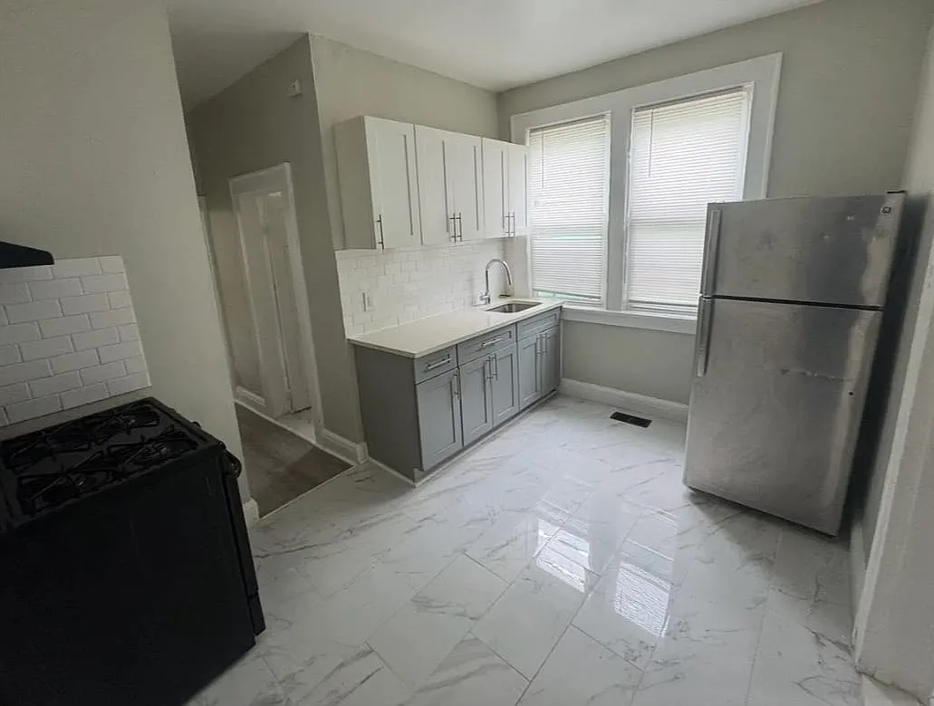 2 bed, 850 sqft, $1,695 — Photo 1