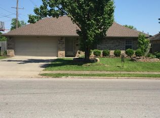 2566 S Weaver Ave, Springfield, MO 65807