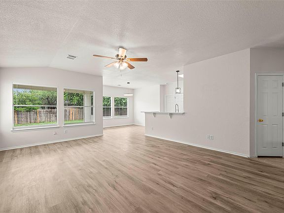 4th image of 3920 Whitey Ford Way