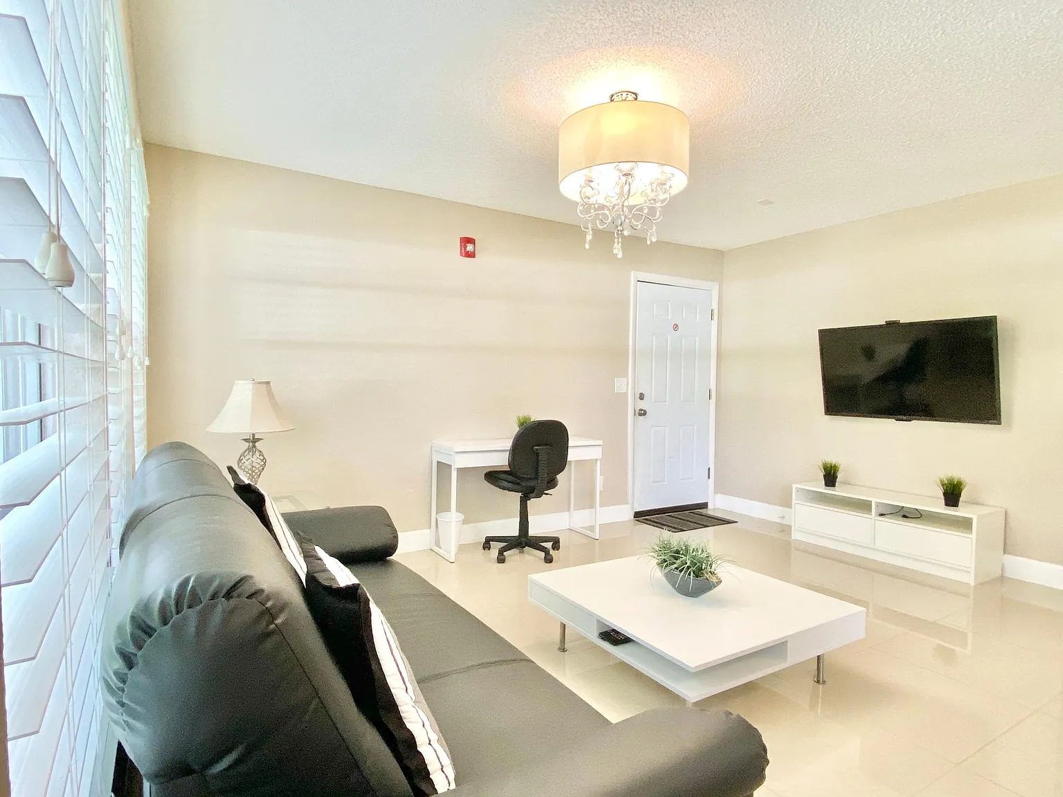 2 bed, 1100 sqft, $3,000 — Photo 2