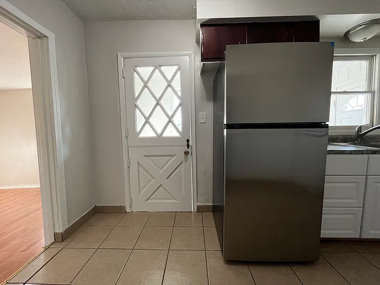 2340 Broadway Ave #2 — Photo 11