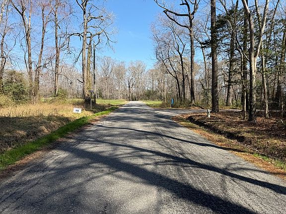 3rd image of 709 Apple Grove Rd