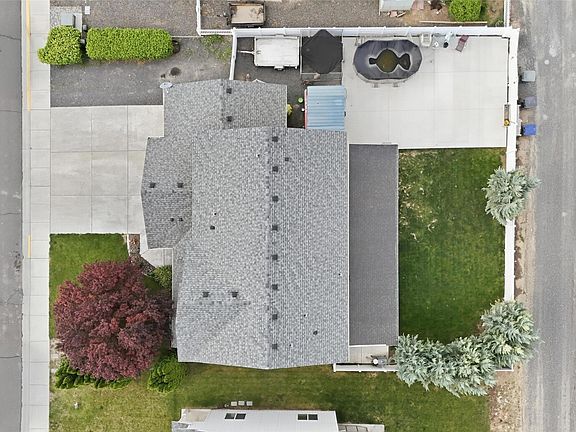 3rd image of 802 Willow Avenue NE