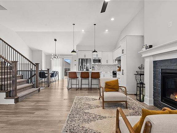 5th image of 1126 N Holland Dr