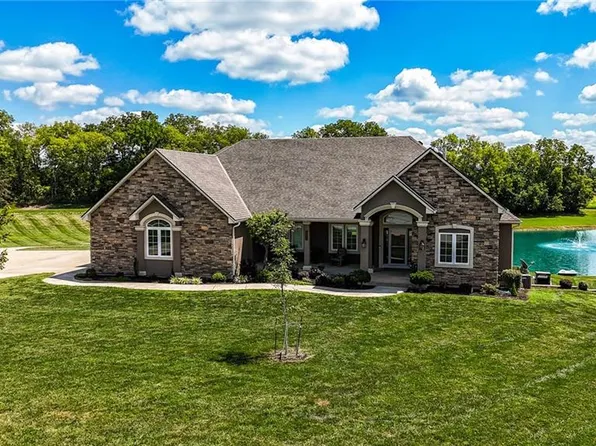 33412 Pinehurst Ln, Grain Valley, MO 64029