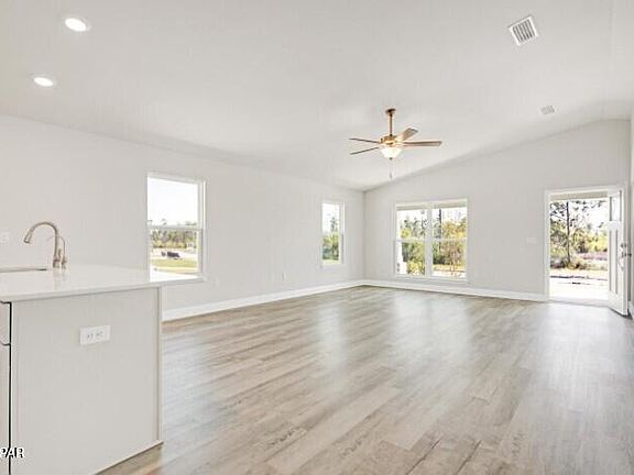 4th image of 11411 Godart St