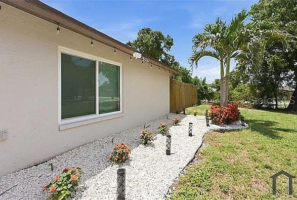 4404 Meadow Creek Cir — Photo 26