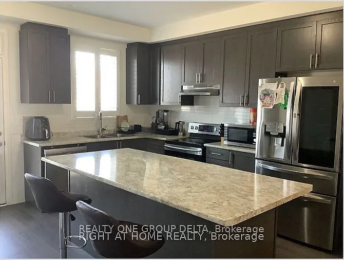 14 Hughes Ln W — Photo 7