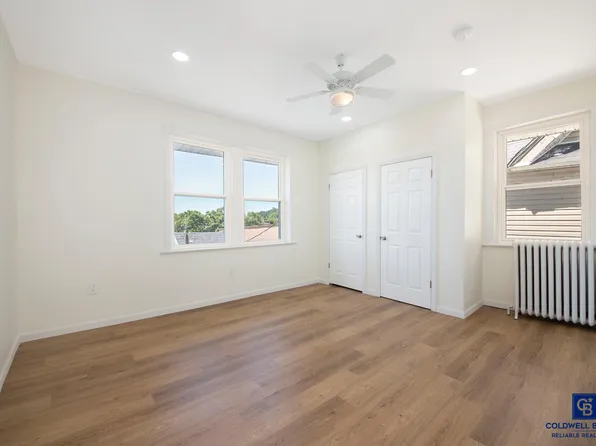 490 Van Duzer Street image 4 of 22