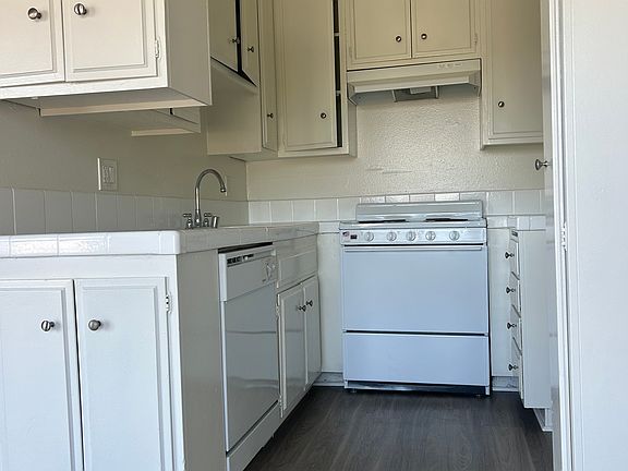 2nd image of 178 S Oxford Ave #1B-1Ba-714Sqft