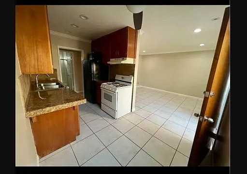 Mesa Apartments — Photo 13