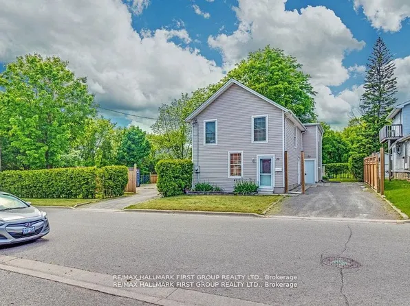 26 Whiting Ave, Oshawa, ON L1H 3T3