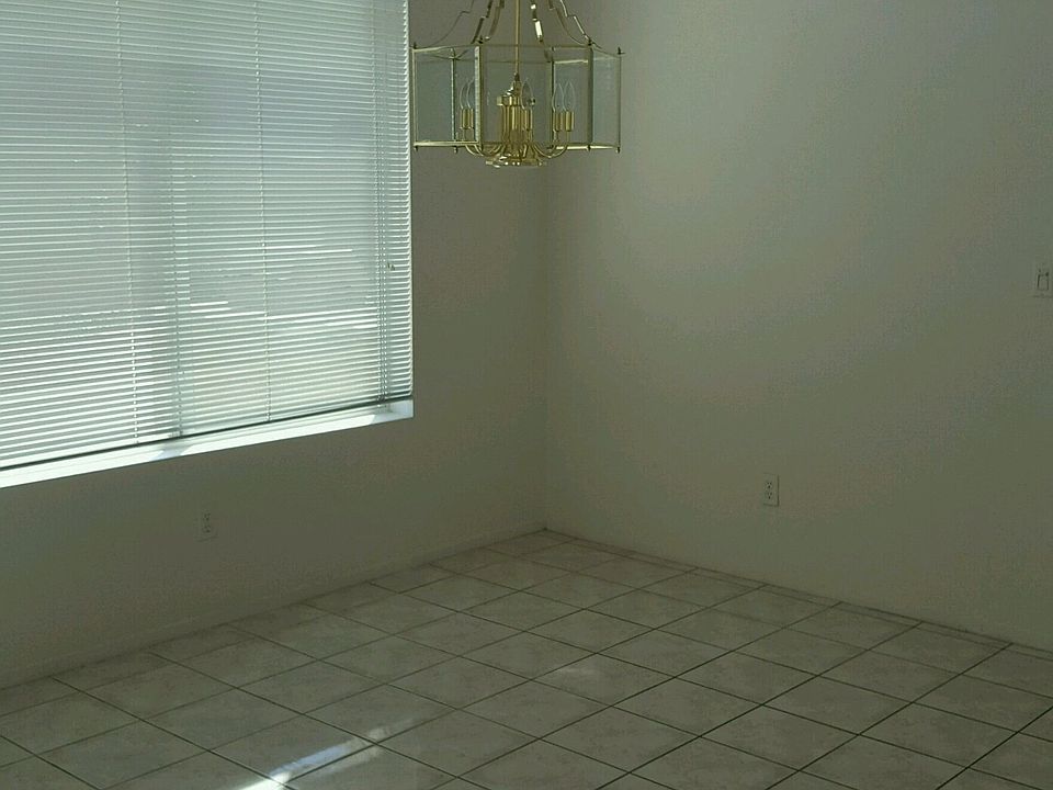 1st image of 4826 Willow Glen Dr