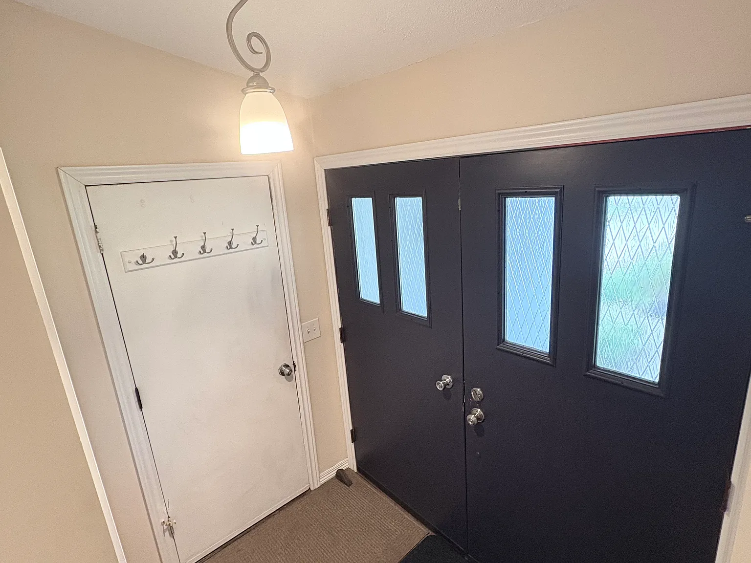 4 bed, 1922 sqft, $3,000 — Photo 3