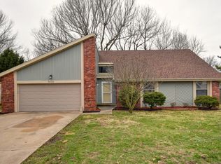 5423 S Elmira Ave, Springfield, MO 65810