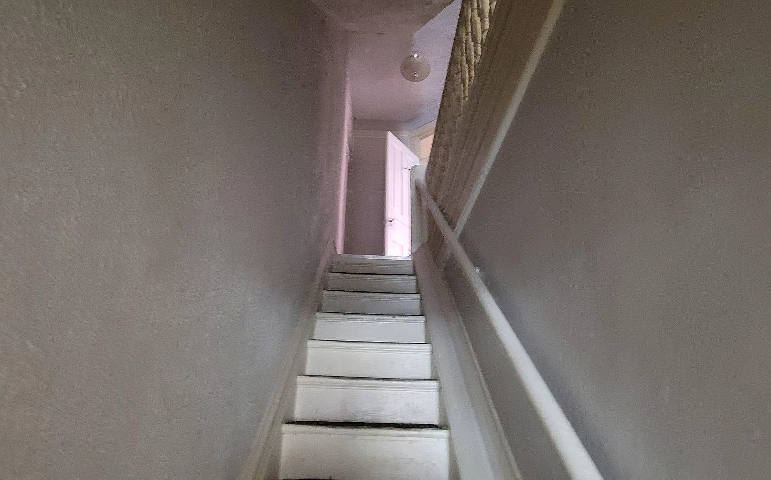 2 bed, 1.0 bath, 2100 sqft, $1,225 — Photo 4