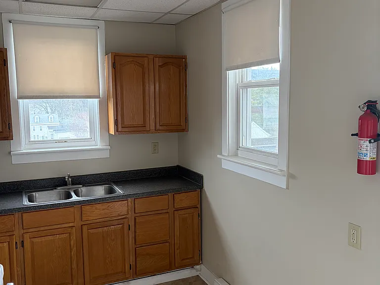 1614 W Market St — Photo 17
