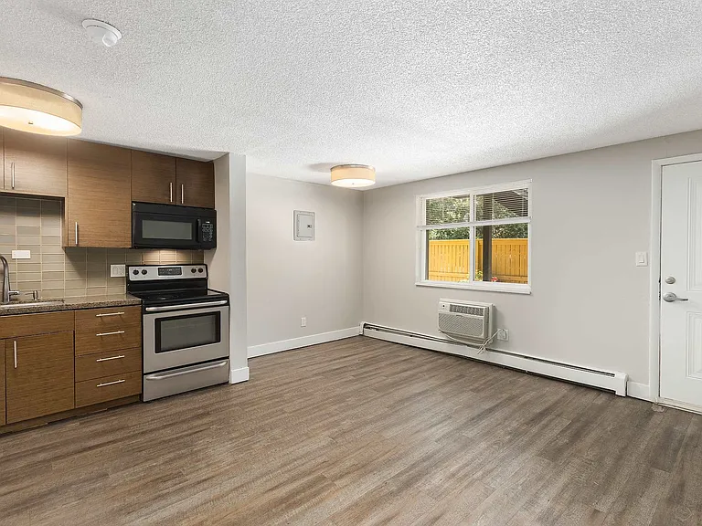 1202 Logan — Photo 16