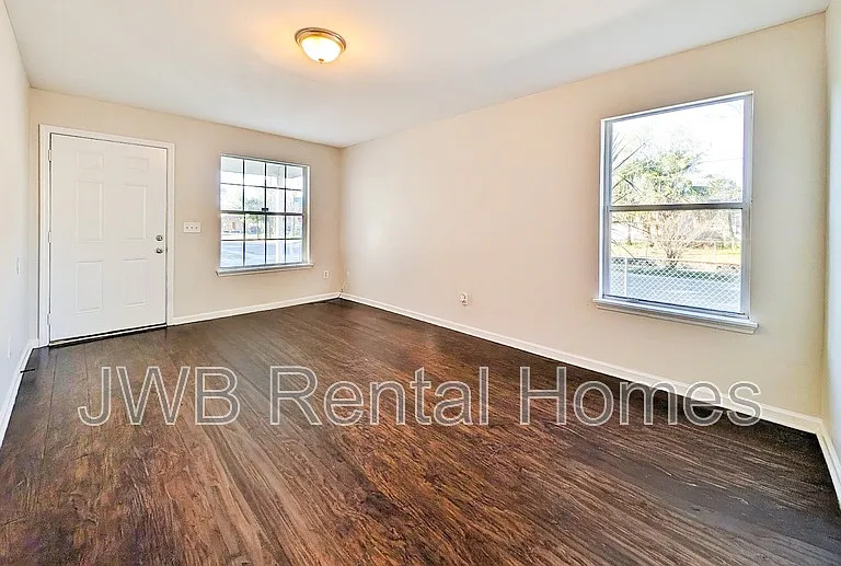 1495 Union St W — Photo 6