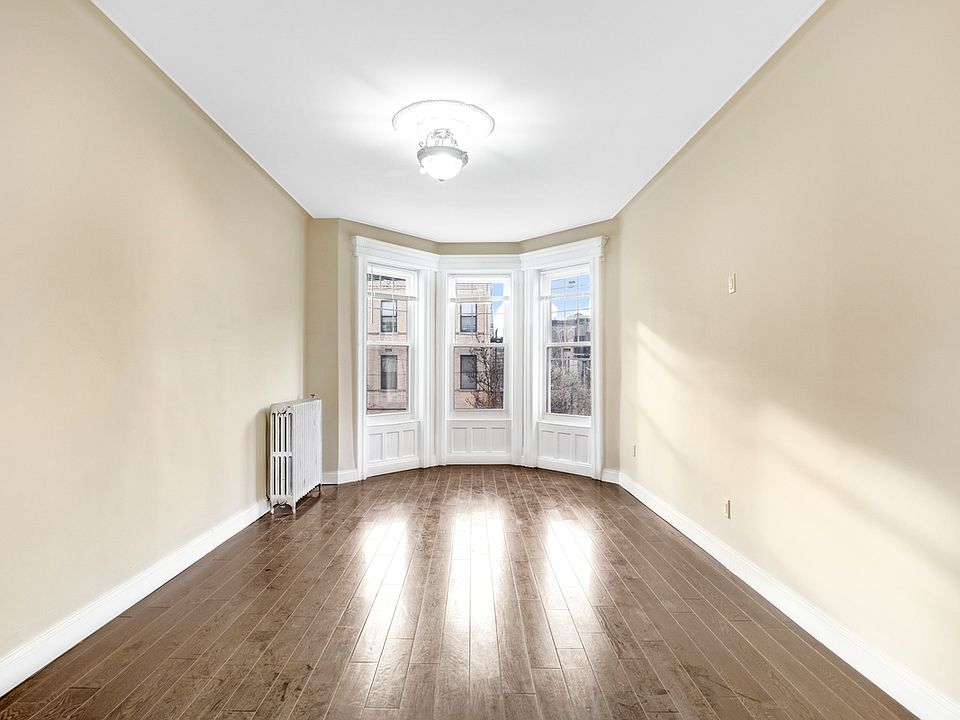 1st image of 485 Bainbridge St Floor 2