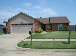 309 NE 16th St, Moore, OK 73160