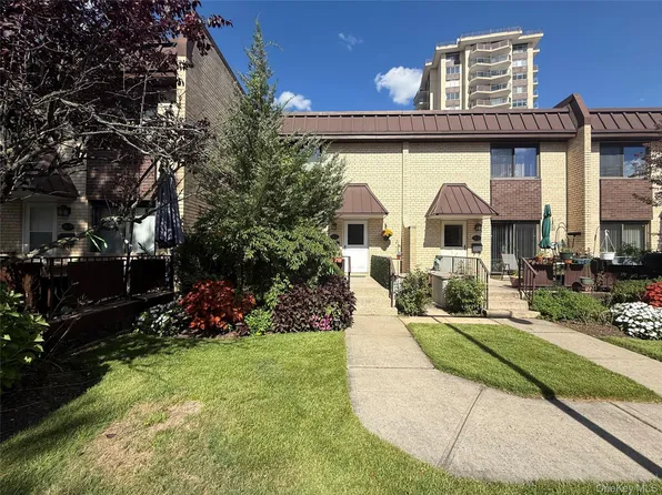 18-21 215th Street #TH 24, Bayside, NY 11360