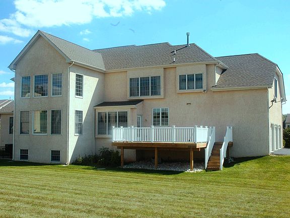 Back of house w/ NEW Deck