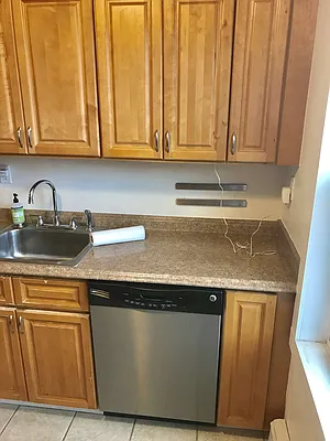 Rented by Halvatzis Realty | media 15