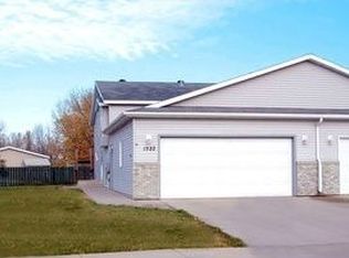 1522 Suntree Dr, West Fargo, ND 58078
