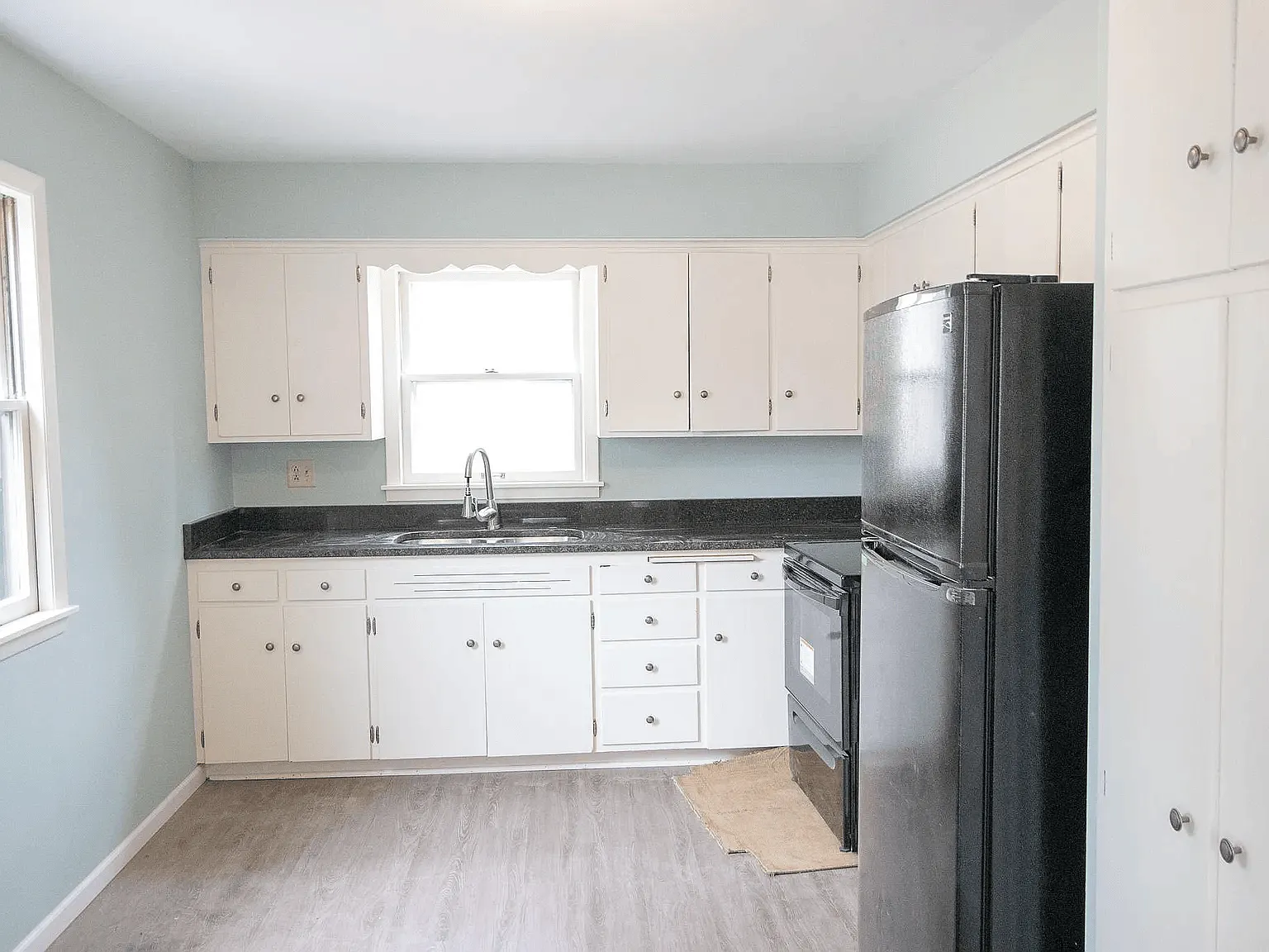 1400 Arlington Ave E — Photo 2