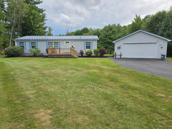 18 Foxfire Dr, Plattsburgh, NY 12901