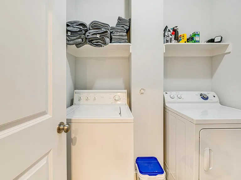 414 Avenue E — Photo 20