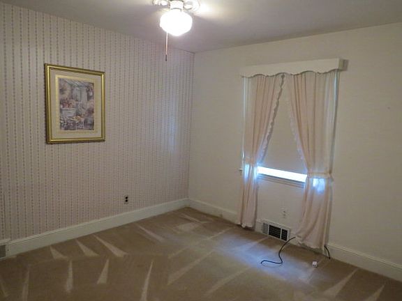 2nd image of 2203 Woodland Dr