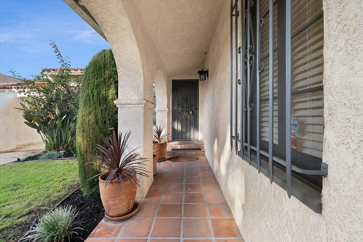 3 bed, 1.5 bath, 1780 sqft, $5,800 — Photo 4
