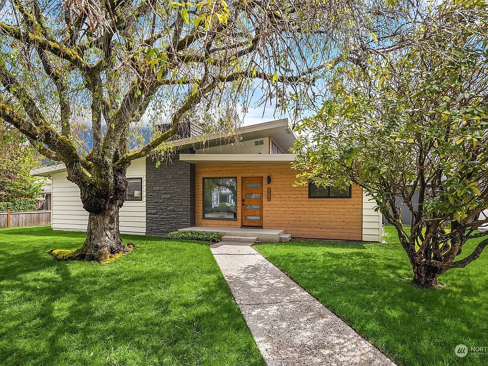 1st image of 202 Sydney Avenue N