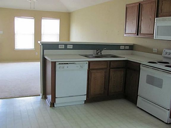 3rd image of 11573 Petunia Dr