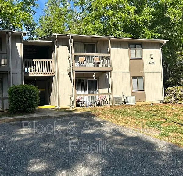 2260 Sunderland Rd #84W — Photo 2