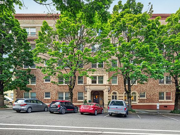 2nd image of 709 SW 16th Ave Unit 302