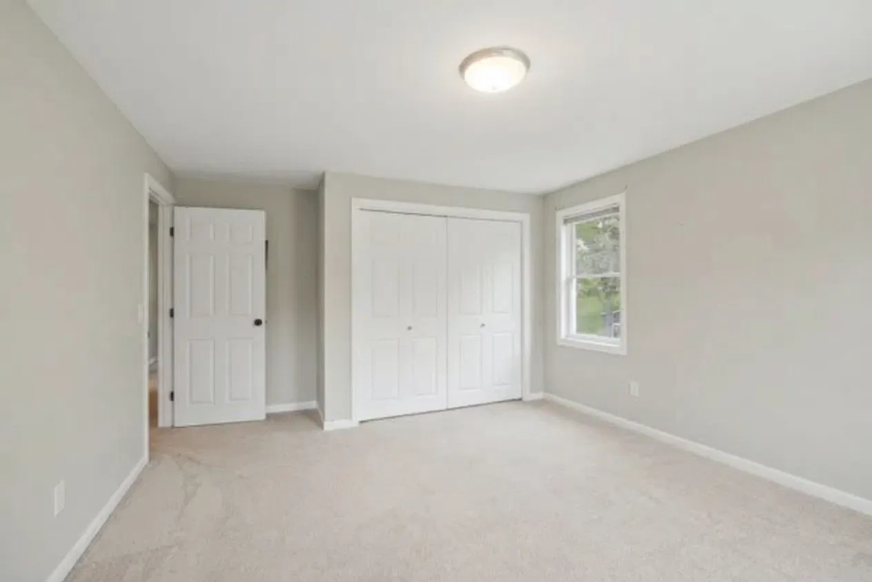 4 bed, 2.5 bath, 2190 sqft, $4,500 — Photo 1