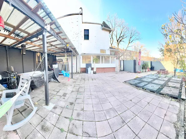 2071 Haring Street image 17 of 25