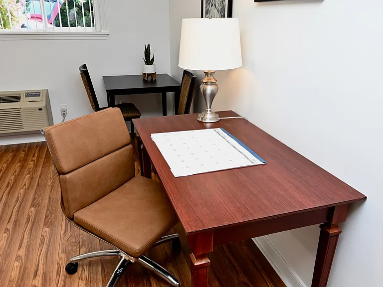 Woodworth Park Apartment — Photo 10