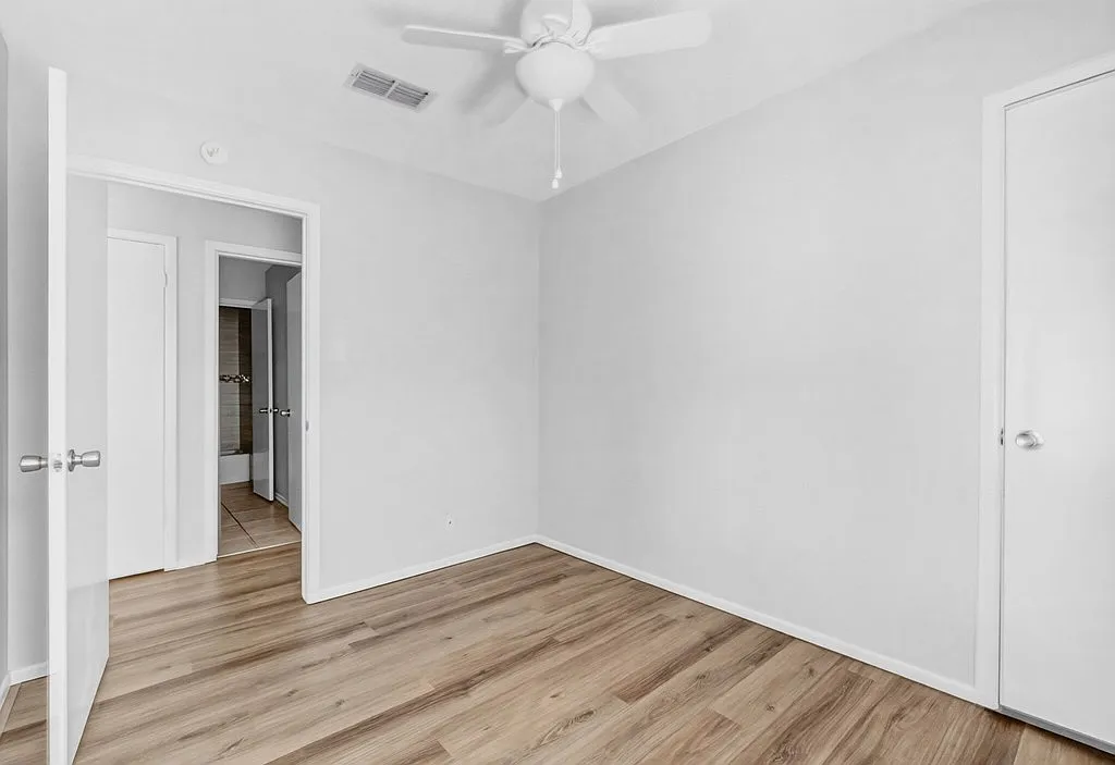 3 bed, 2.0 bath, 1255 sqft, $2,000 — Photo 3