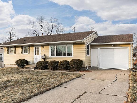 2nd image of 1442 Golfview Dr NE