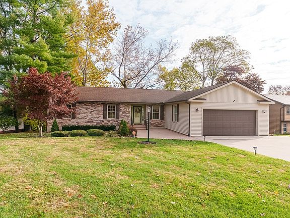 2nd image of 42 Applewood Dr