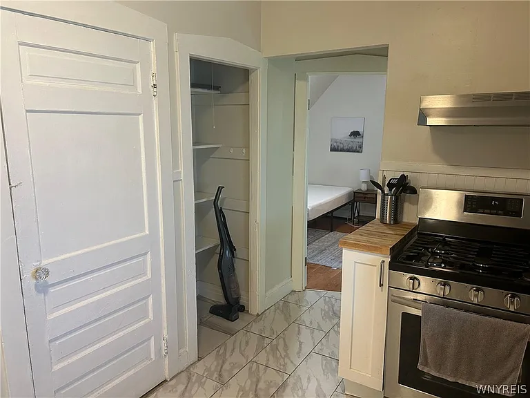 40 Lisbon Ave #UPPER — Photo 11